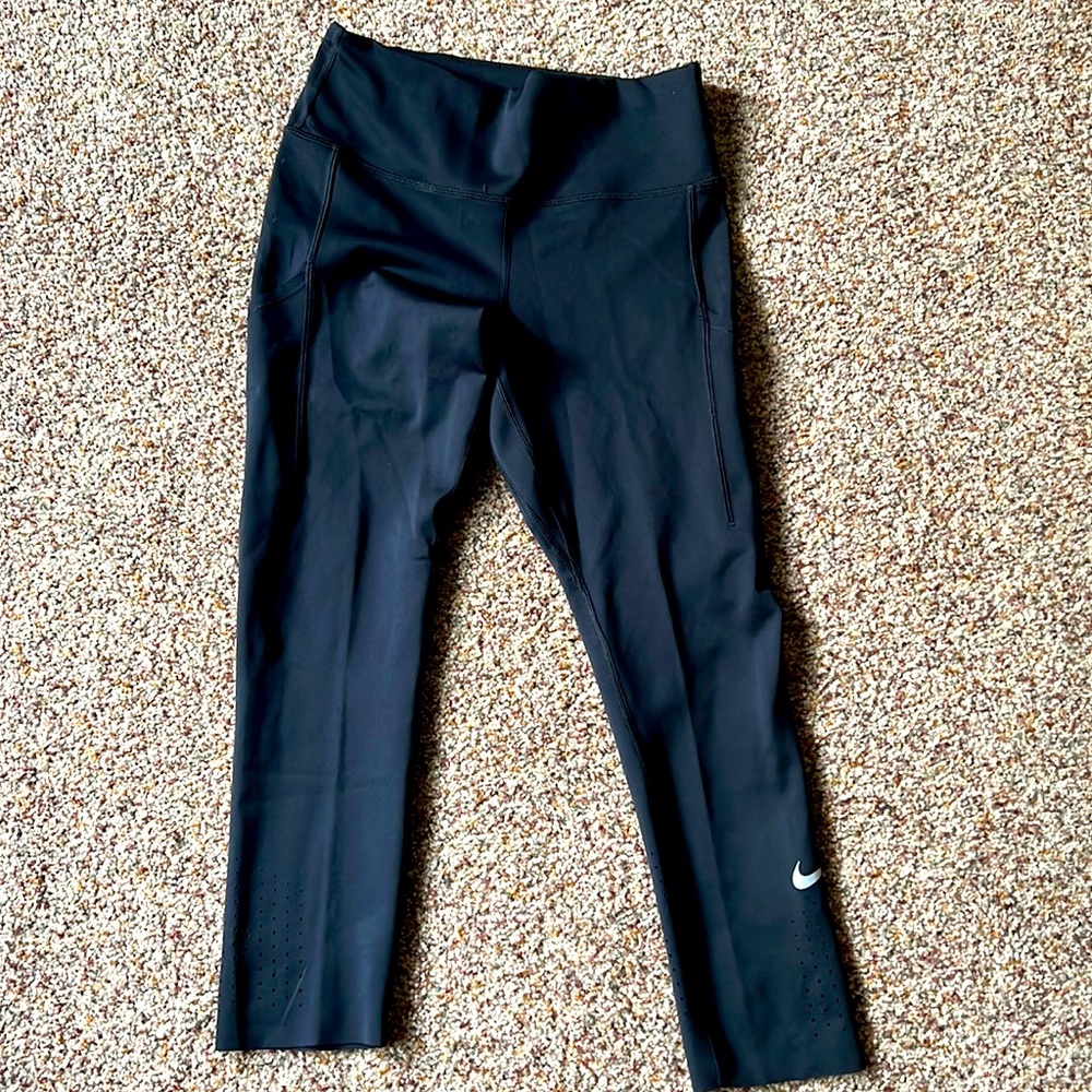 Black Nike leggings
